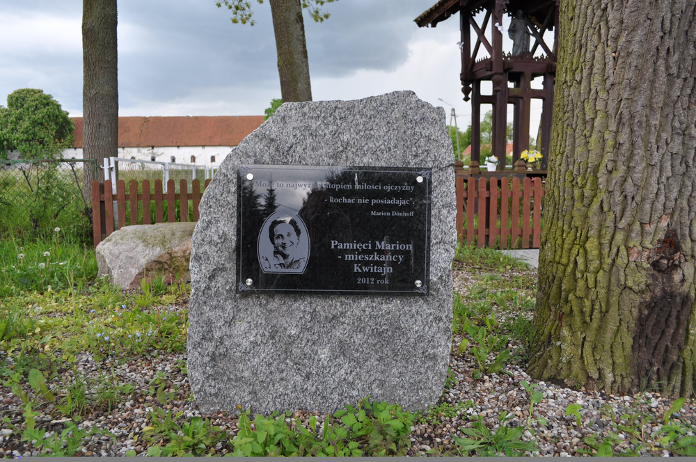 Quittainen (Kwitajny Leśne), Gräfin Marion Dönhoff Gedenkstein