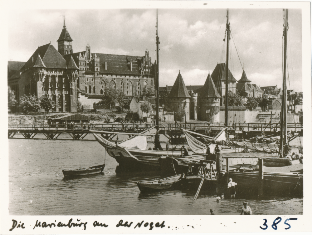 Marienburg i. Westpr., Die Marienburg und Holzbrücke über die Nogat