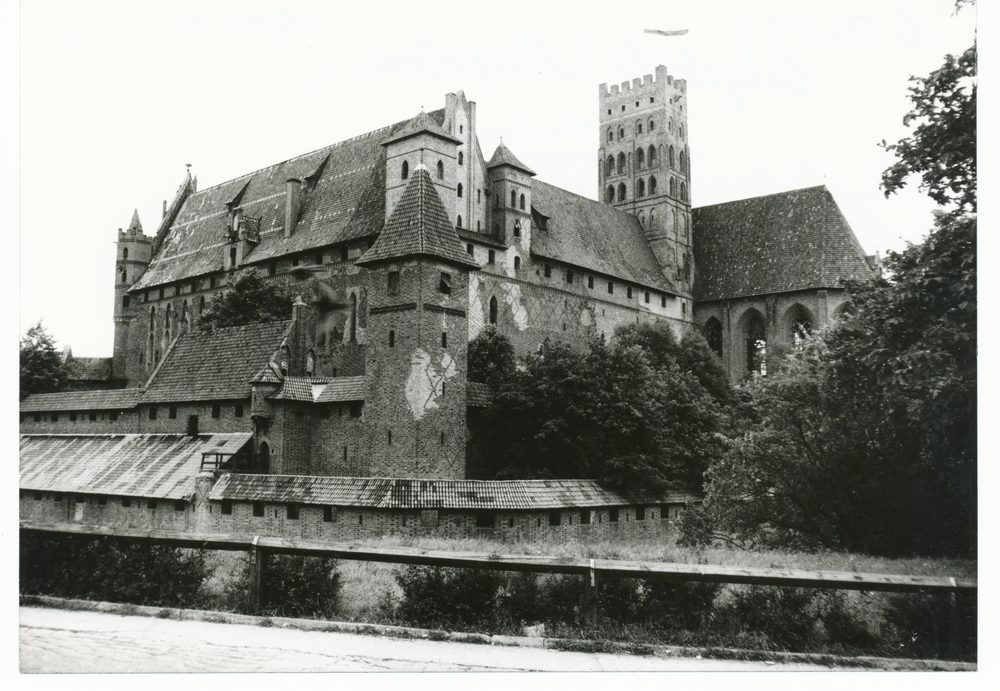 Marienburg, Hochschloss und Schlosskirche von  Südosten