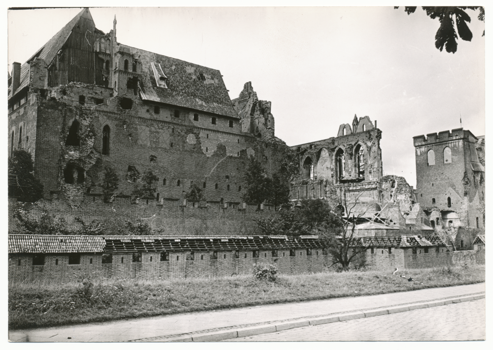 Marienburg, Hochschloss und Schlosskirche zerstört