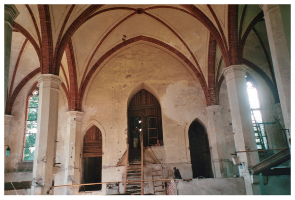 Heinrichswalde, Ruine der Kirche, Aufgang zur Orgel
