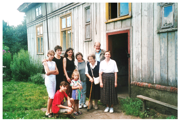 Heinrichswalde, Fliederstraße 6, junge russische Bewohner