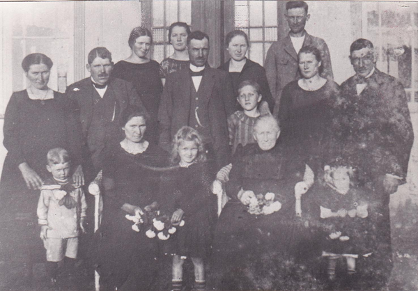 Dannenberg, Familientreffen auf Hof von Gustav und Hedwig Nakat 1924