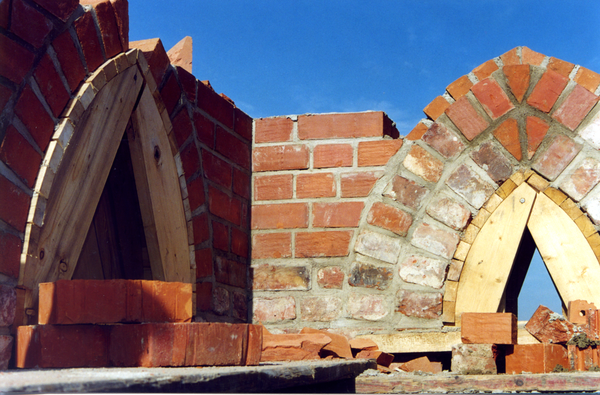 Arnau Kr. Samland, Katharinenkirche, Wiederaufbau, Spitzbögen für die Katharinenkirche