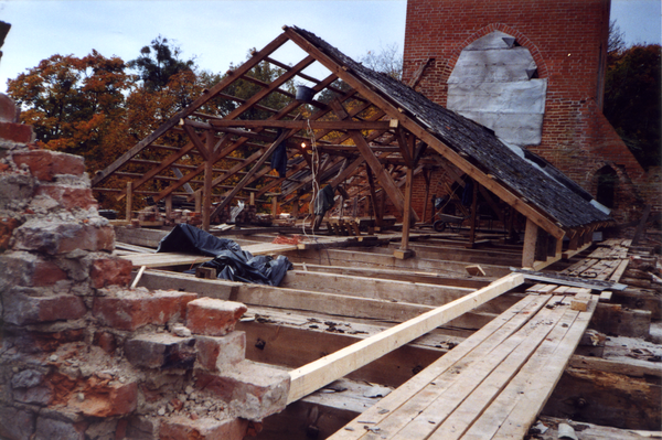 Arnau Kr. Samland, Katharinenkirche, Wiederaufbau, Demontage des alten Dachstuhles der Kirche