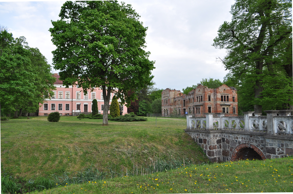 Quittainen (Kwitajny Leśne), Schloss mit Brücke