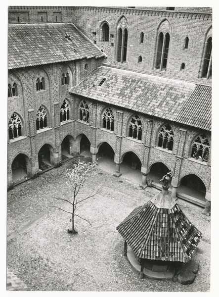 Marienburg, Die Marienburg, Kreuzhof mit Schloßbrunnen