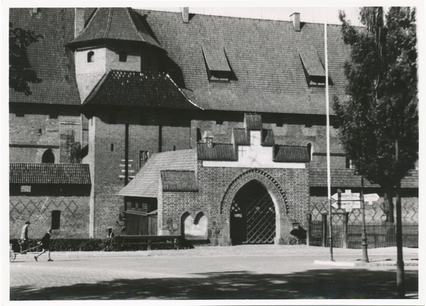 Marienburg i. Westpr., Mittelschloss, Eingartstor