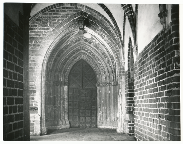 Marienburg i. Westpr., Eingangstür zur Marienkirche