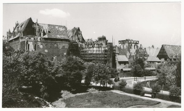 Marienburg, Hochschloss und Schlosskirche zerstört