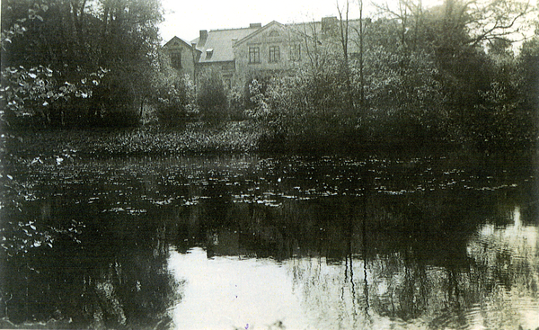 Aweiden, Gutshaus mit Vorteich