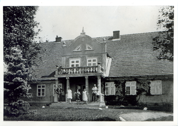 Possindern, Gutshaus Böhm mit der Familie Abb