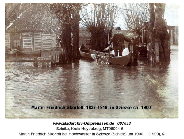 Martin Friedrich Skorloff bei Hochwasser in Sziesze (Schieß) um 1900