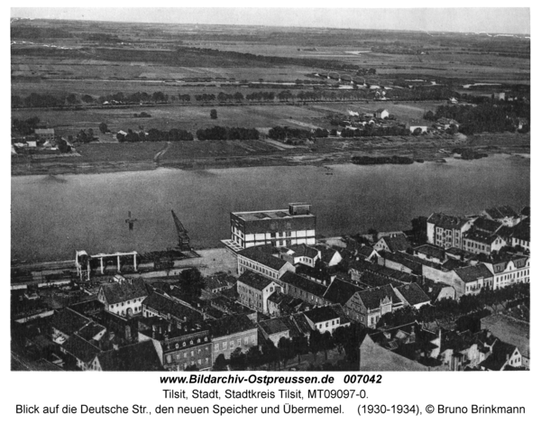 Tilsit, Blick auf die Deutsche Str., den neuen Speicher und Übermemel