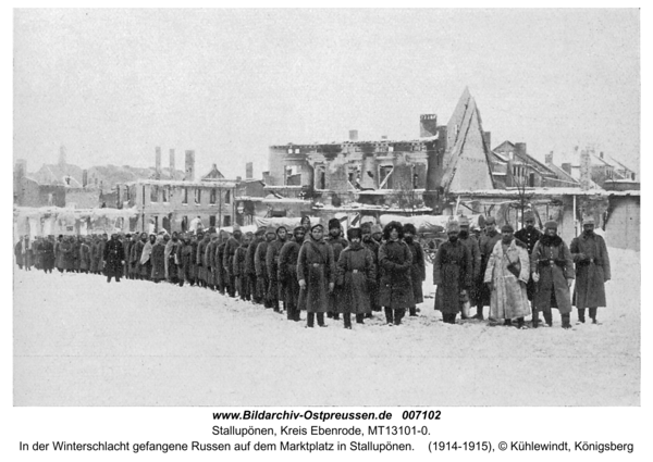 Stallupönen, In der Winterschlacht gefangene Russen auf dem Marktplatz in Stallupönen