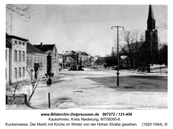 Kuckerneese. Der Markt mit Kirche im Winter von der Hohen Straße gesehen