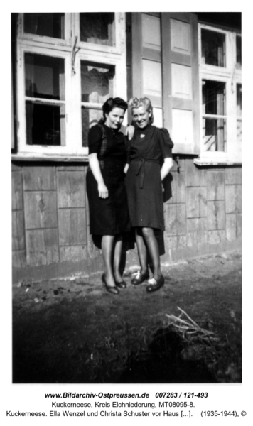 Kuckerneese. Ella Wenzel und Christa Schuster vor Haus Hohe Straße 13