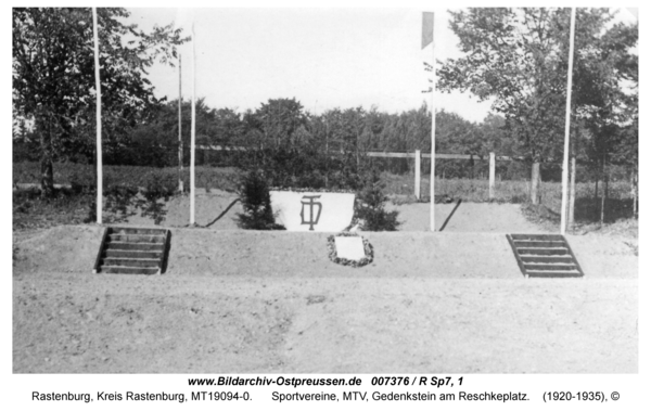 Rastenburg, Sportvereine, MTV, Gedenkstein am Reschkeplatz