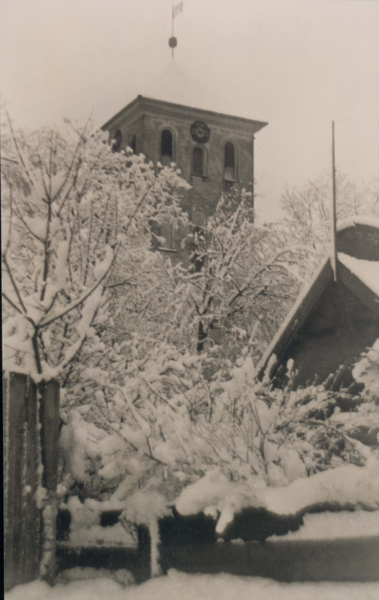Neukirch 250, Kirchturm im Winterkleid
