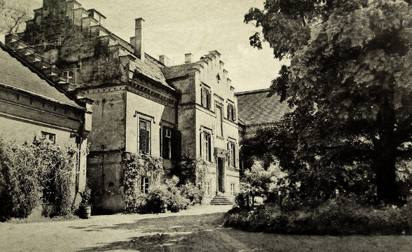 Gerdauen, Neues Schloss, Ansicht vom Schlosshof, links Wirtschaftsgebäude