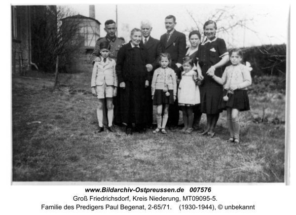 Groß Friedrichsdorf, Familie des Predigers Paul Begenat, 2-65/71