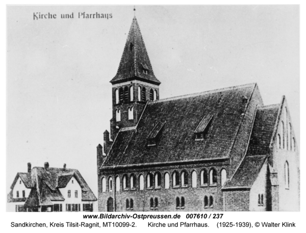 Sandkirchen, Kirche und Pfarrhaus