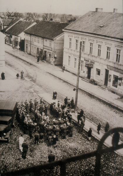 Neukirch 56, Platzkonzert mit Militärmusik