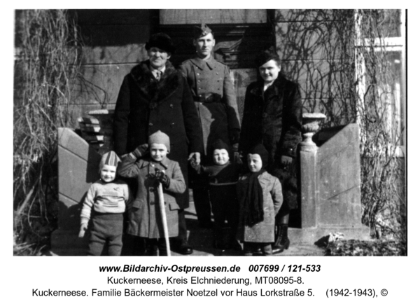 Kuckerneese. Familie Bäckermeister Noetzel vor Haus Lorkstraße 5