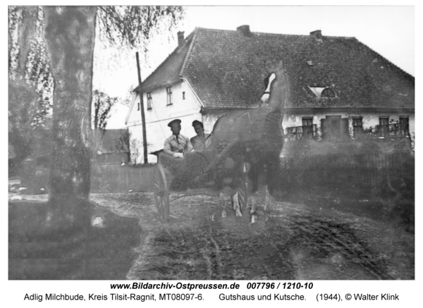 Adlig Milchbude, Gutshaus und Kutsche