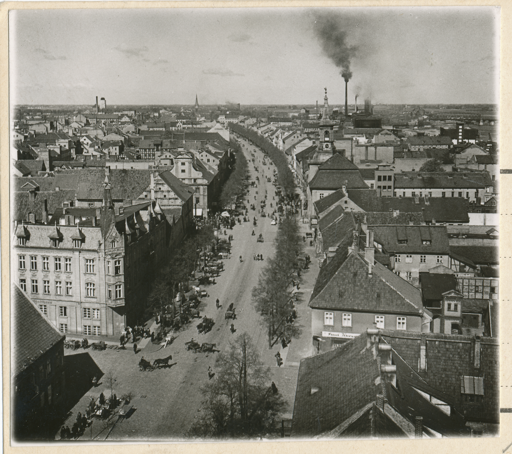 Tilsit,Stadt, Blick von der Deutschen Kirche nach Westen in die Deutsche Straße während des Jahrmarktes