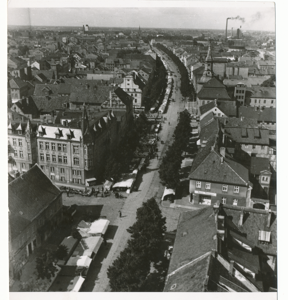 Tilsit,Stadt, Blick von der Deutschen Kirche nach Westen in die Deutsche Straße während des Jahrmarktes