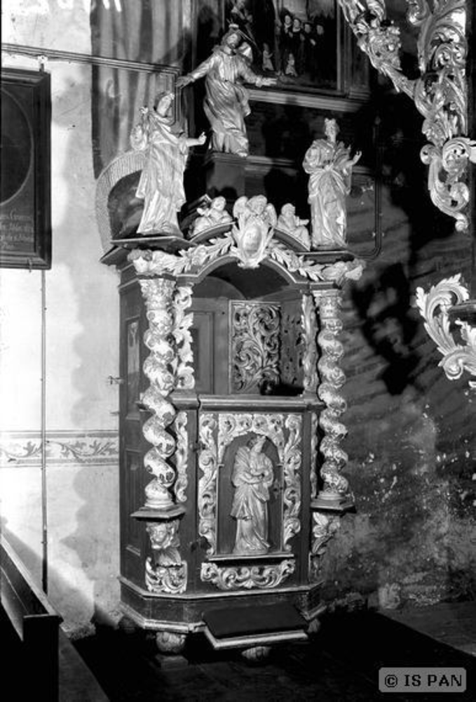 Friedland,Ev. Kirche - Beichtstuhl links vom Altar