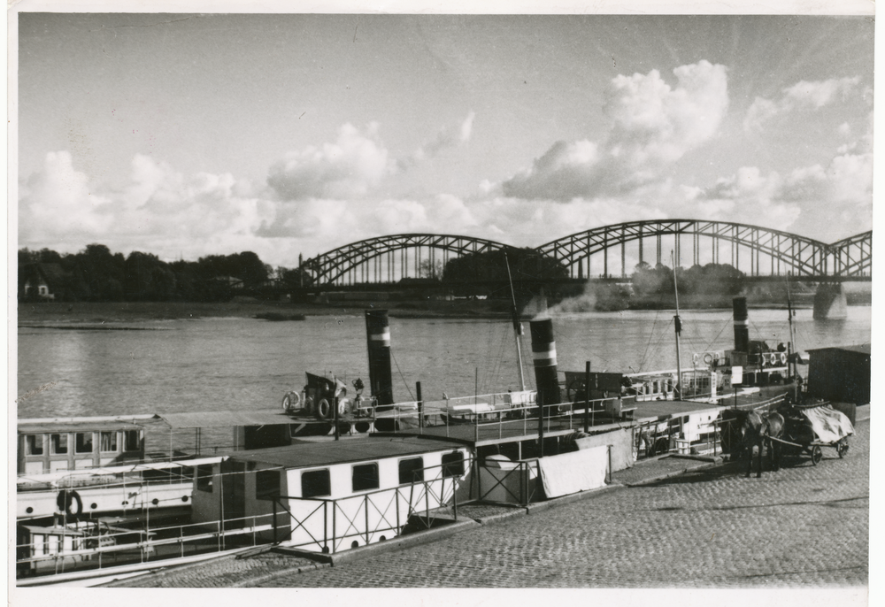 Tilsit, Kai-Anlagen an der Memelstr., Blick zur Luisen-Brücke