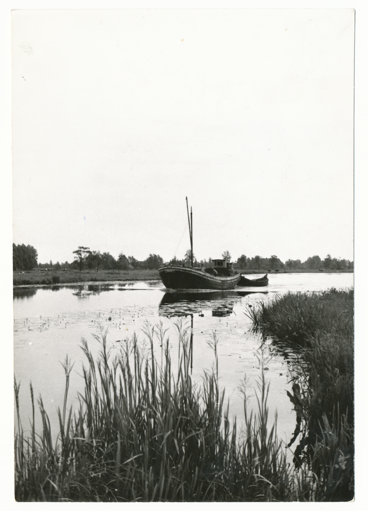 Großes Moosbruch, Timberkanal mit Fischerboot