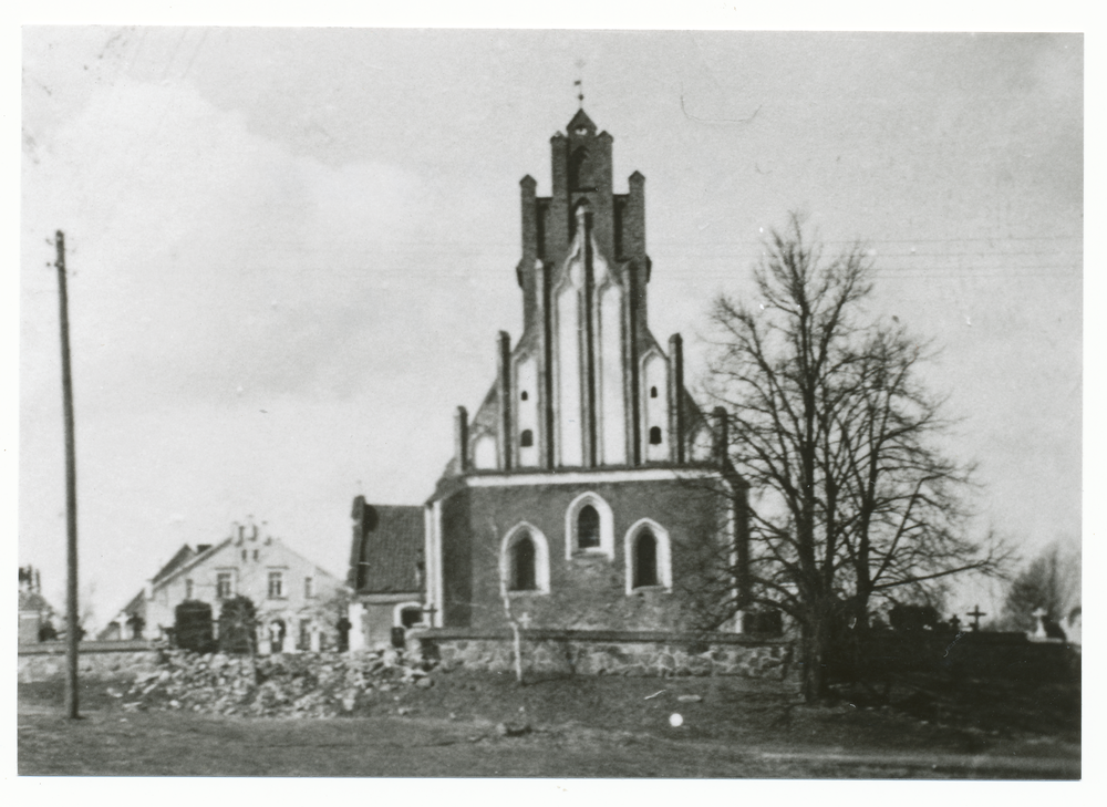 Tolksdorf Kr. Braunsberg, Kirche und zerstörte Kirchhofsmauer