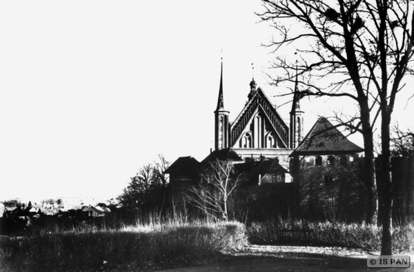 Frauenburg, Burg des Domstiftes mit den Befestigungen, Kurien und Domfassade