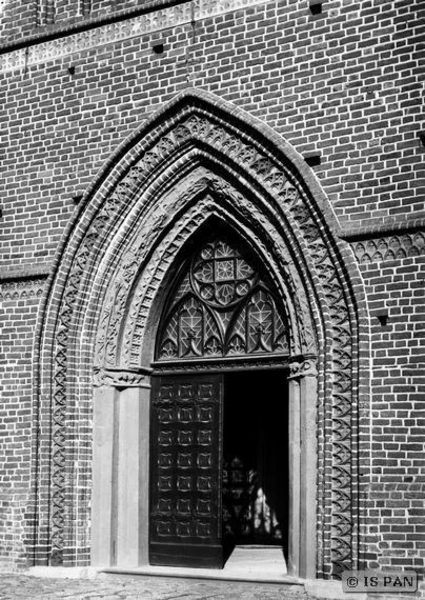 Frauenburg, Dom mit Blick auf das Hauptportal