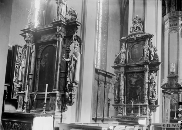 Frauenburg, Dom - Blick auf die Pfeileraltäre im Hauptschiff - Nordseite