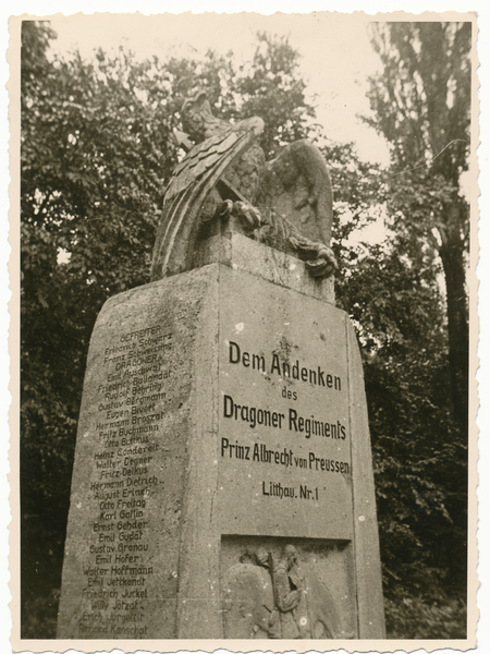 Tilsit, Thesingplatz, Denkmal des Dragoner-Regiments Prinz Albrecht v. Preußen Nr. 1