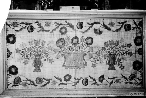 Frauenburg, Dom - Gesticktes Antependium von einem Seitenaltar im nördlichen (?) Seitenschiff
