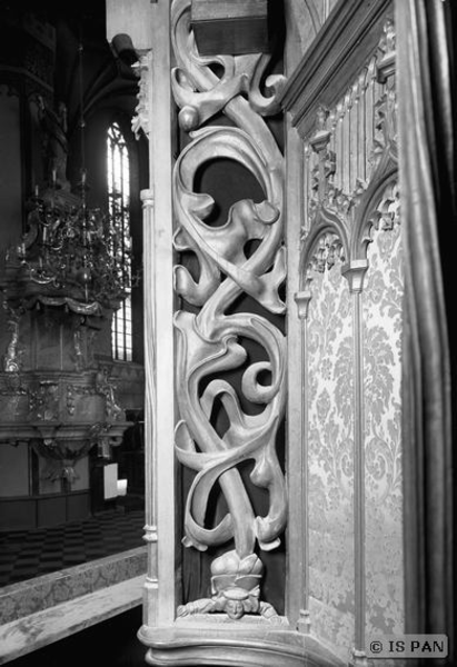 Frauenburg, Dom -  Gestühl am 3. nordöstlichen Pfeiler -  Detail