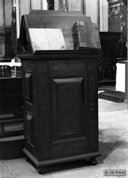 Frauenburg, Dom -  Lesepult im Chor