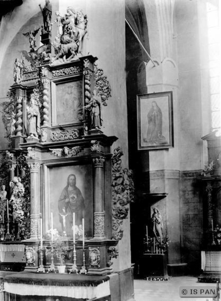 Frauenburg,  Stadtpfarrkirche St. Nikolaus -  Seitenaltar am ersten Pfeiler rechts