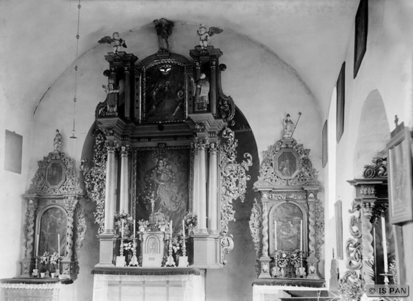 Frauenburg,  Hospitalskapelle - Blick auf die Ostwand mit den Altären