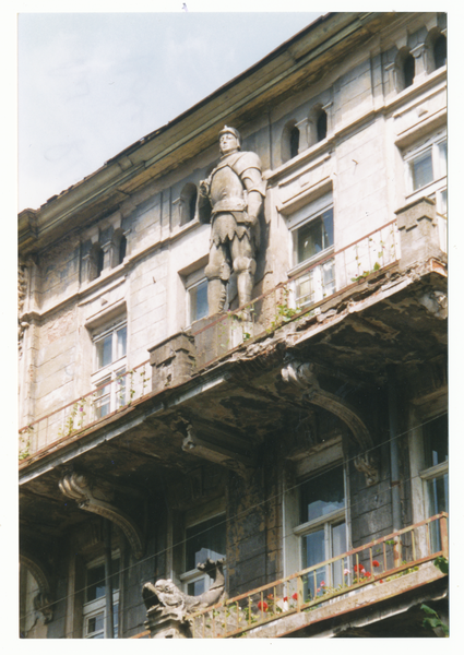 Tilsit/Советск, Hohe Straße 10, das Haus mit dem Ritter