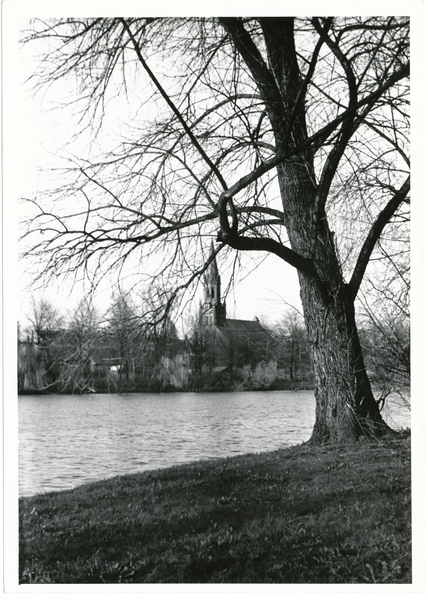 Tilsit, Blick über den Schloßmühlenteich zur katholischen Kirche