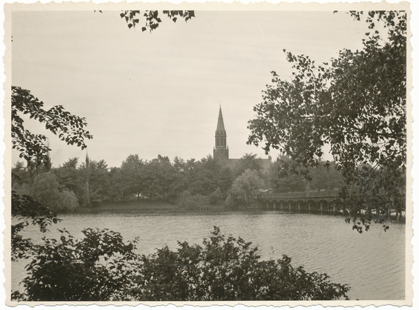 Tilsit, Teichbrücke mit kath. Kirche