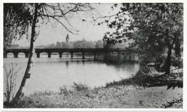 Tilsit,Stadt, Schlossmühlenteich, Blick auf die Teichbrücke und zum Landratsamt