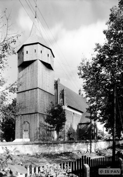 Freudenberg Kr. Rößel, Kirche - Ansicht auf die Vorderseite mit dem hölzernen Westturm