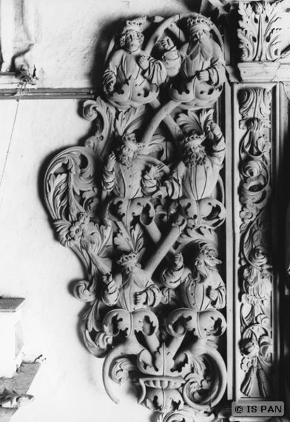 Friedland,Ev. Kirche - Detail von einem älteren Schnitzaltar: Halbgestalten von Königen als Vorfahren Christi